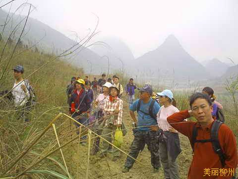 柳州周边游：迷雾中的大岩山